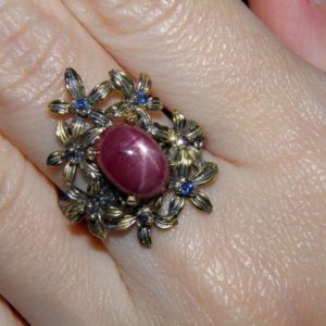 серебряное кольцо со звёздчатым рубином