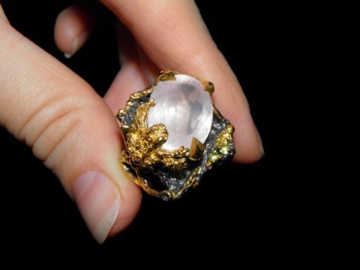 уникальное серебряное кольцо с натуральным розовым кварцем