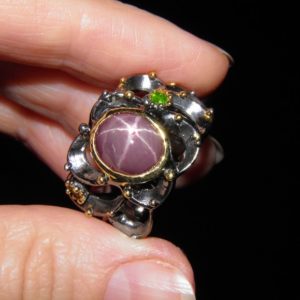 Серебряное кольцо со звёздчатым рубином