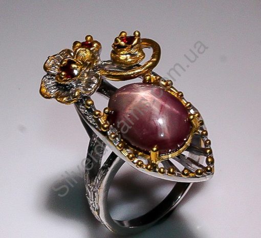 Серебряный перстень со звёздчатым рубином и гранатами