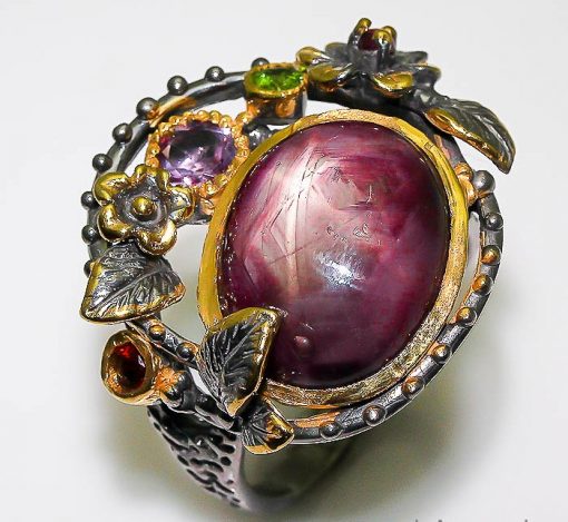 Серебряное кольцо с крупным звёздчатым рубином