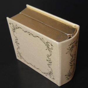 Подарочная коробка для ювелирных изделий