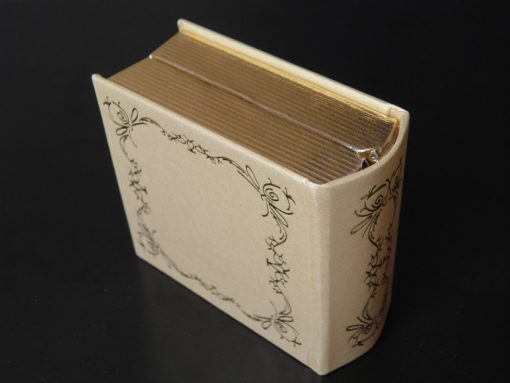 Подарочная коробка для ювелирных изделий