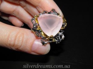 Кольцо с розовым кварцем купить в Украине