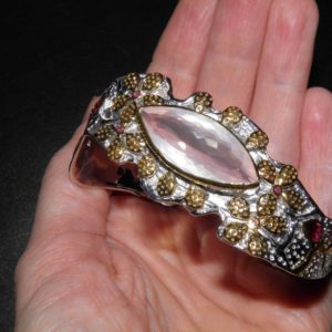 Манжетный браслет из серебра с розовым кварцем