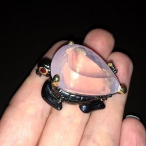 Дизайнерская брошь Черепаха с розовым кварцем в серебре
