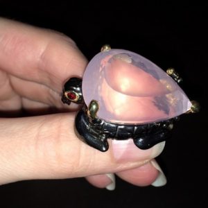 Серебряная брошь Черепаха с крупным розовым кварцем