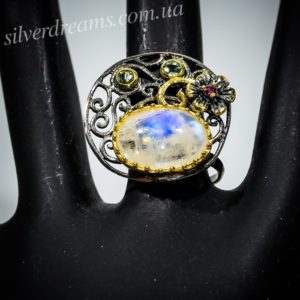 Дизайнерское кольцо с лунным камнем