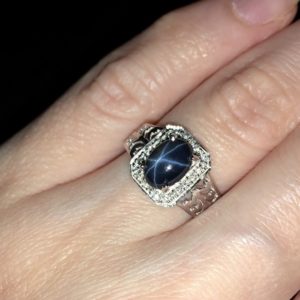 Серебряное кольцо со звёздчатым сапфиром