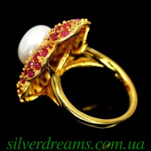 Серебряное кольцо с жемчугом и рубинами