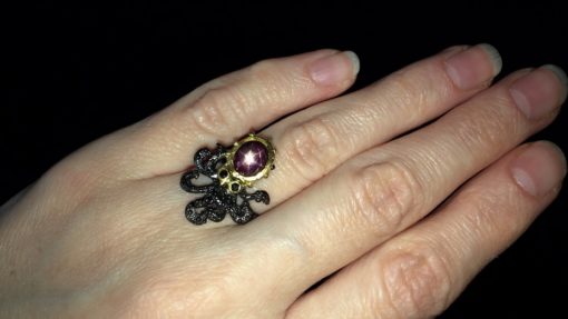 Серебряное кольцо Осьминог со звёздчатым рубином