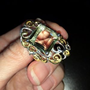 Серебряное кольцо с зелёным аметистом