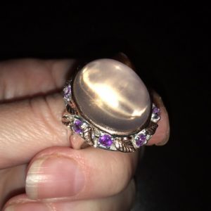 Серебряный перстень с розовым кварцем и аметистами