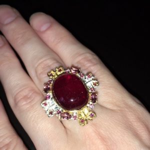 Серебряное кольцо с крупным гладким рубином
