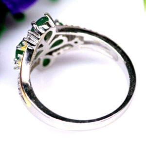 Серебряное кольцо с изумрудами