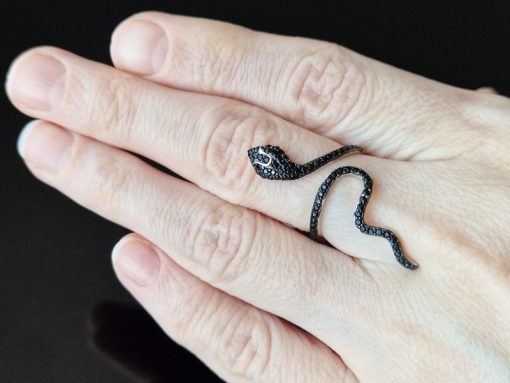 Кольцо Змея серебро натуральная шпинель
