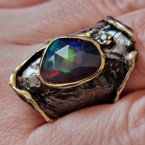 Кольцо серебро натуральный радужный чёрный опал