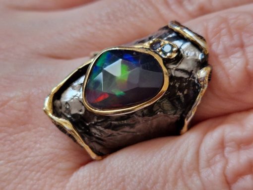 Кольцо серебро натуральный радужный чёрный опал