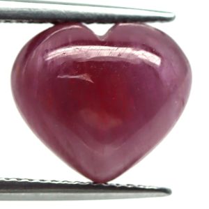 Природный рубин сердце кабошон