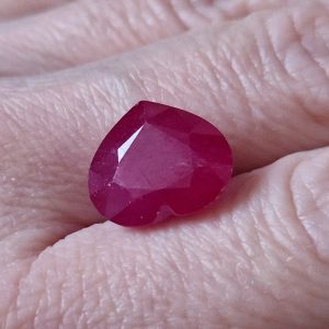 Природный камень рубин