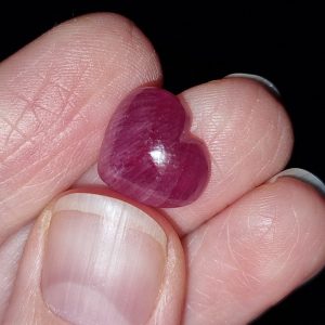 Натуральный камень рубин