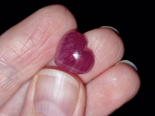 Натуральный камень рубин