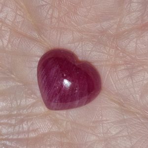 Природный рубин сердце