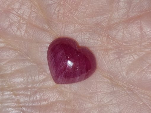 Природный рубин сердце