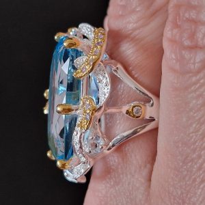 Кольцо серебро натуральный голубой топаз