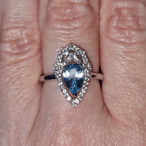 Кольцо серебро природный голубой топаз