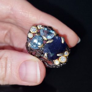 Кольцо серебро природный сапфир и голубой топаз