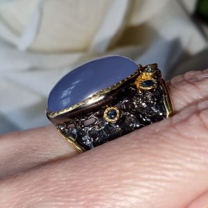 Кольцо серебро природный халцедон (сапфирин)