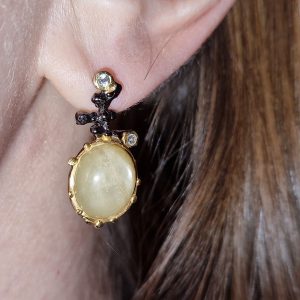 Серьги серебро натуральный золотистый сапфир