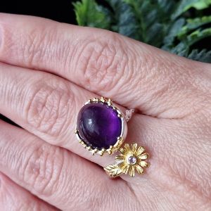 Кольцо серебро природный аметист кабошон