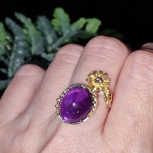 Кольцо серебро природный аметист кабошон