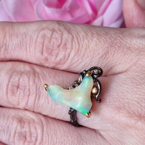 Кольцо серебро природный радужный огненный опал