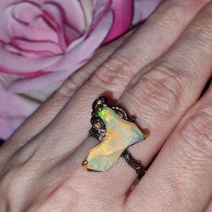 Кольцо серебро натуральный радужный огненный опал