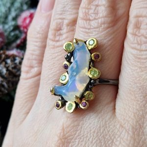 Кольцо серебро природный огненный опал родолит хризолит