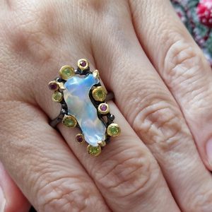 Кольцо серебро природный огненный опал хризолит родолит