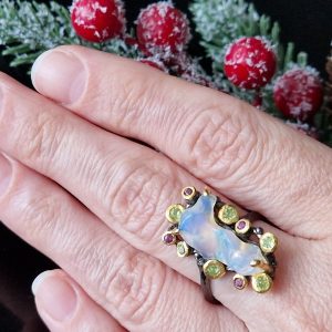 Кольцо серебро природный огненный опал родолит хризолит