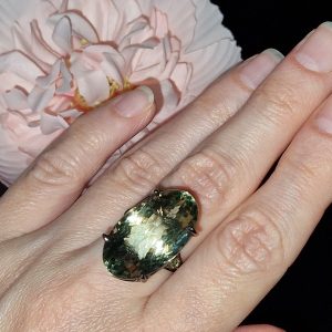 Перстень серебро природный зелёный аметист (празиолит)