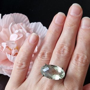 Кольцо серебро природный зелёный аметист (празиолит)