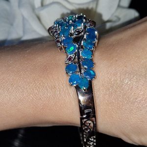 Жёсткий браслет серебро природный голубой опал и родолит