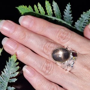 Кольцо серебро натуральный солнечный камень кошачий глаз