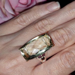 Кольцо серебро природный зелёный аметист (празиолит)