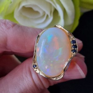 Перстень серебро натуральный радужный огненный опал