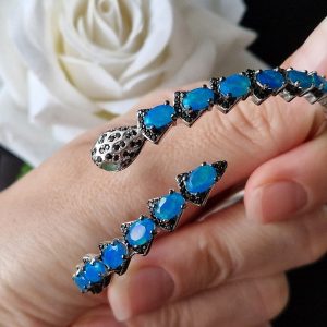 Браслет серебро натуральный голубой опал и чёрная шпинель