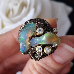 Кольцо серебро природный радужный огненный опал