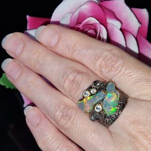 Кольцо серебро природный радужный огненный опал