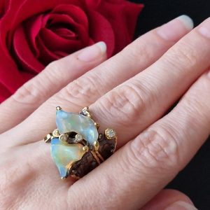 Кольцо серебро природный радужный огненный опал